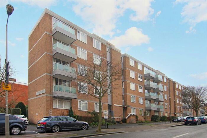 2 Bedroom Flat To Rent In Rayners Road, London, SW15