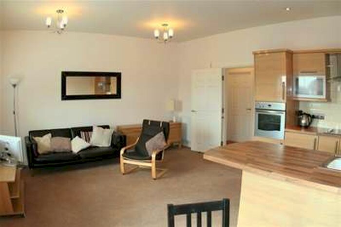 2 Bedroom Flat To Rent In Wyclilffe Court, Bewsey, WA2