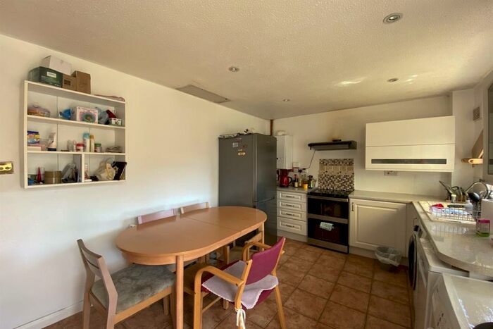 3 Bedroom Semi-Detached House To Rent In Hayes Close, Marston, Oxford, OX3