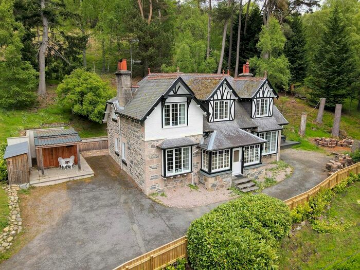 3 Bedroom Detached House For Sale In West Terrace, Kingussie, PH21