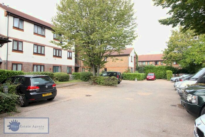 2 Bedroom Flat To Rent In Marchside Close, Hounslow, TW5