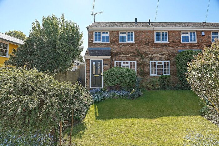 3 Bedroom Semi Detached House For Sale In King Street, Tring, HP23