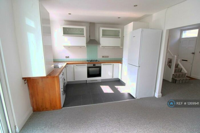 2 Bedroom Maisonette To Rent In Clarendon Road, East Sussex, BN3
