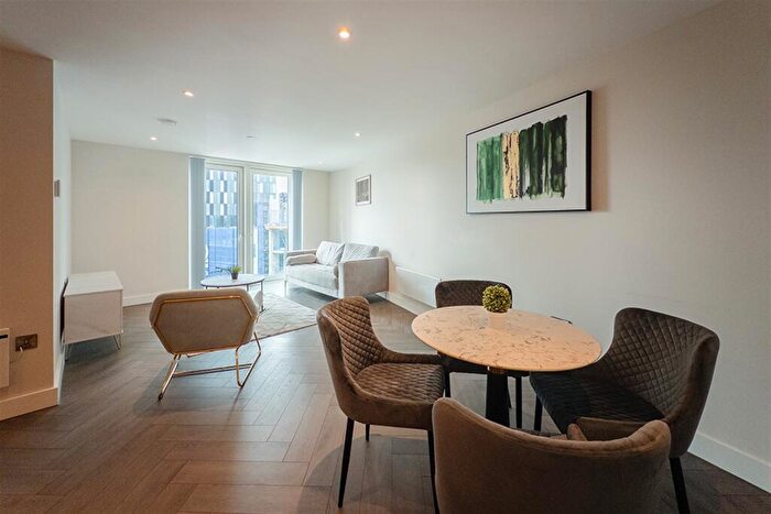 2 Bedroom Apartment To Rent In Castle Wharf, M15