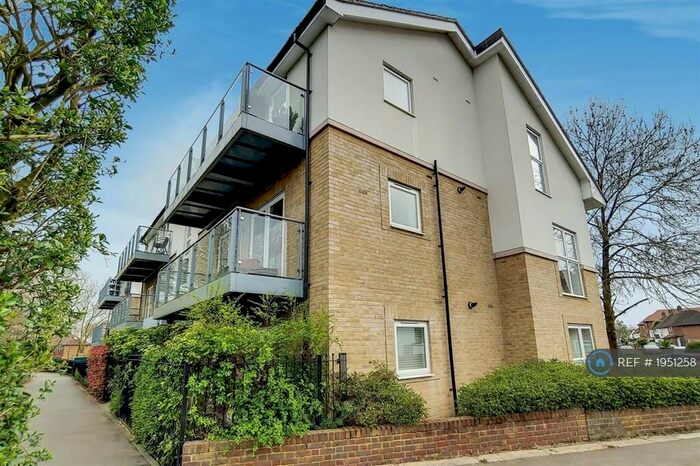 2 Bedroom Flat To Rent In Larchwood Court, London, N21