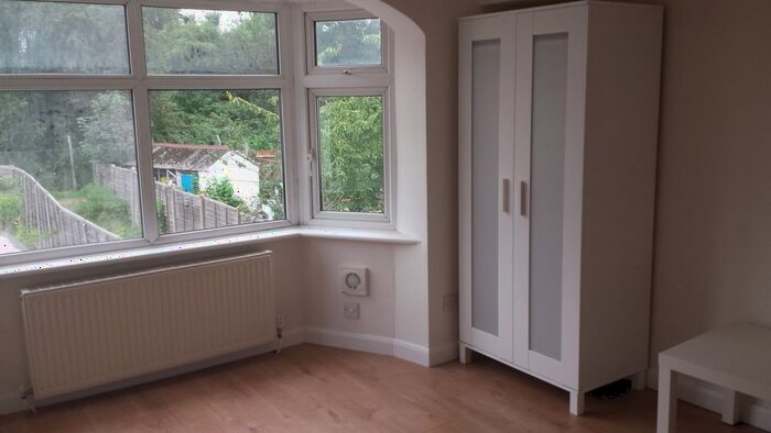 Studio To Rent In Park Avenue, London, NW10
