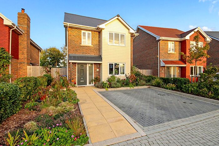 3 Bedroom Detached House For Sale In Delfont Grove, Angmering, BN16