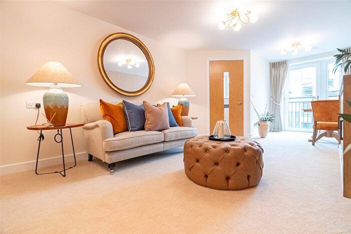 2 Bedroom Property To Rent In William House, The Moors Berkshire, RG19