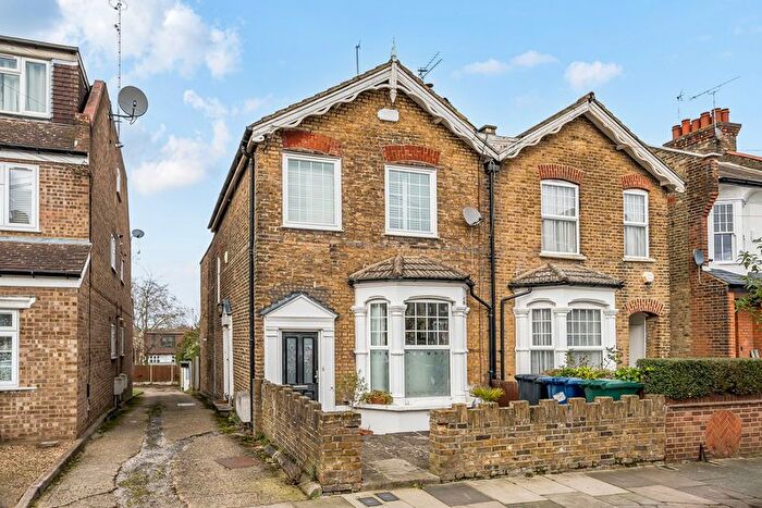 2 Bedroom Flat For Sale In Holly Park Road, London, N11