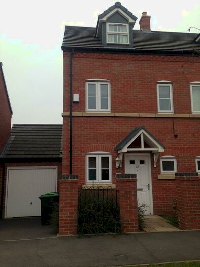 3 Bedroom Semi-Detached House To Rent In Crown Street Smethwick West Midlands, B66