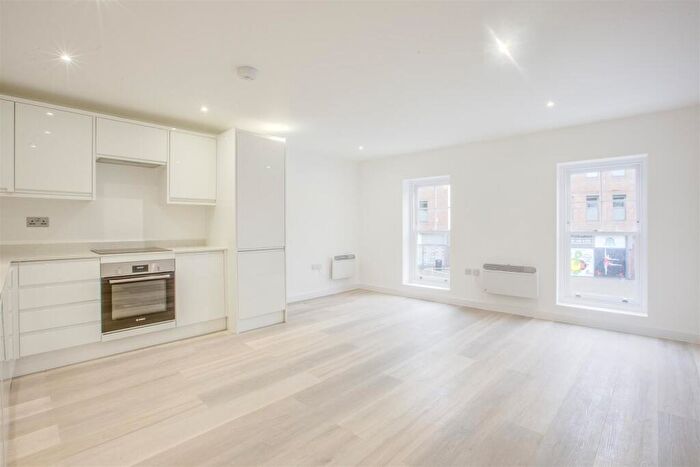 2 Bedroom Apartment To Rent In - Frogmoor, High Wycombe, HP13