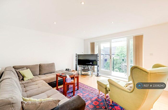 2 Bedroom Flat To Rent In Hermon Hill, London, E11