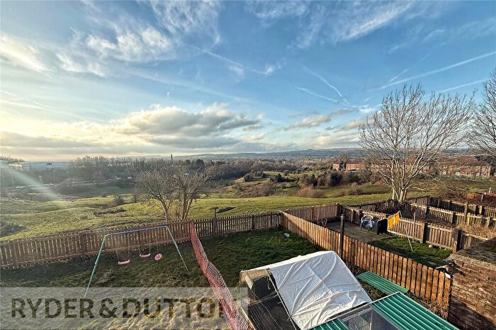 2 Bedroom Apartment For Sale In Hill Top Drive, Kirkholt, Rochdale, Greater Manchester, OL11