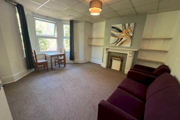 1 Bedroom Flat To Rent In Oakfield Street Cardiff, CF24