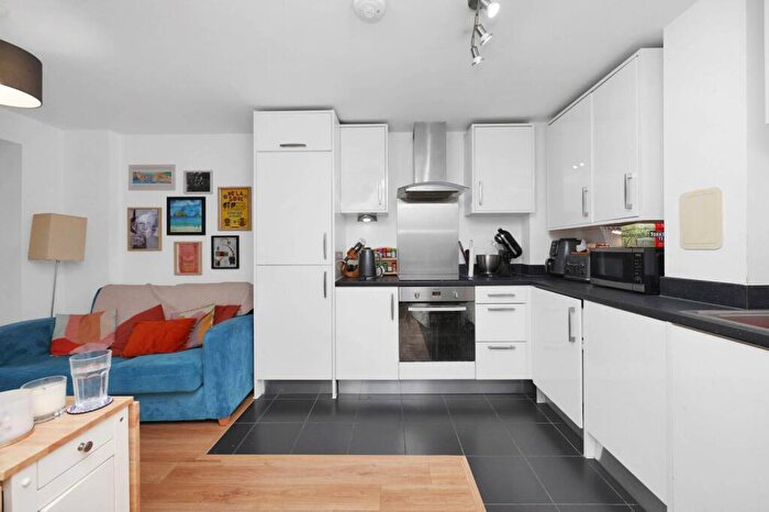 2 Bedroom Flat To Rent In Vernon Road, Bow, London, E3