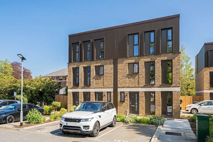 4 Bedroom Property For Sale In Walton Court Gardens, Walton On Thames, KT12