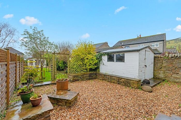 3 Bedroom End Of Terrace House For Sale In Aireside Terrace, Cononley, Keighley, North Yorkshire, BD20