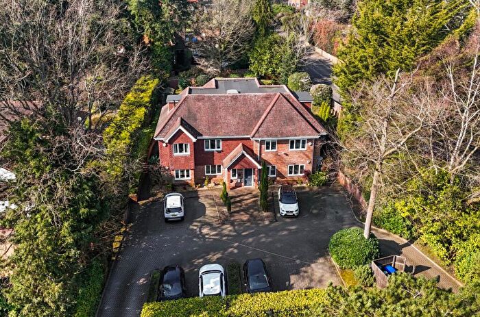 2 Bedroom Flat For Sale In Connaught Road, Camberley, Surrey, GU15