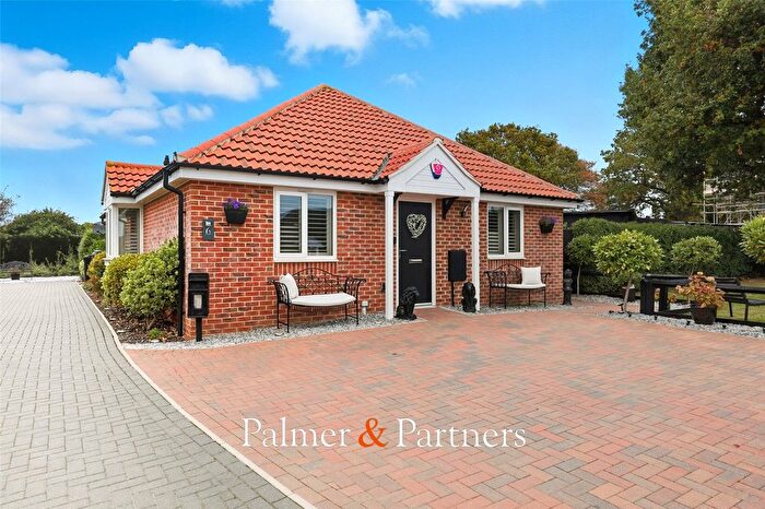 3 Bedroom Bungalow For Sale In Foots Farm Lane, Clacton-On-Sea, Essex, CO15