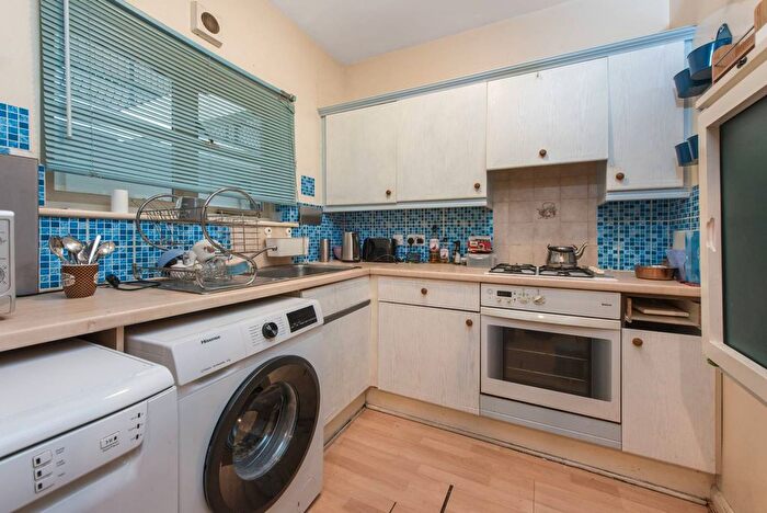 2 Bedroom Flat To Rent In Crewys Road, Child's Hill, London, NW2