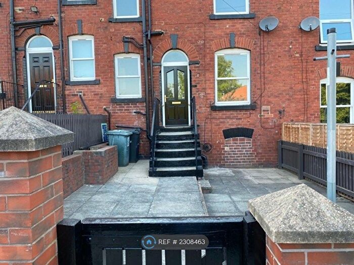 2 Bedroom Terraced House To Rent In West View, Leeds, LS11
