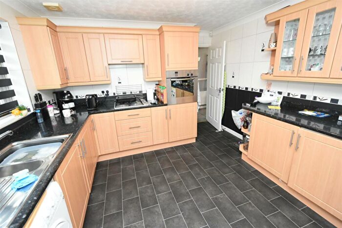 2 Bedroom Detached Bungalow For Sale In Essex Close, Canvey Island, SS8