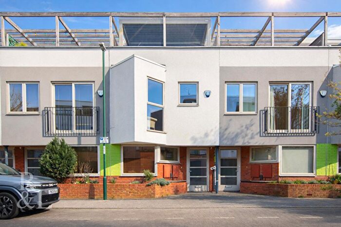 3 Bedroom Terraced House For Sale In Hunter Street, Nottingham, NG2