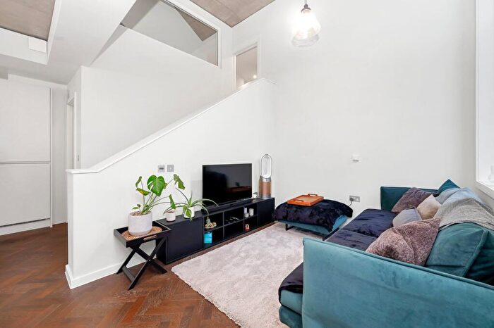 2 Bedroom Property To Rent In Agar Place, Camden, NW1