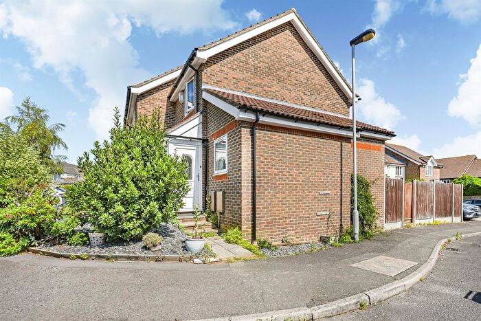 2 Bedroom End Of Terrace House For Sale In Westminster Gardens, North Chingford, E4