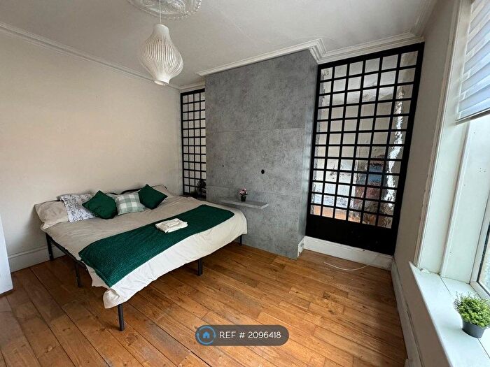 1 Bedroom Property To Rent In Wakefield, Wakefield, WF1