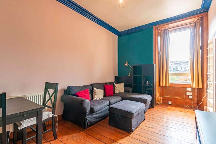 2 Bedroom Flat To Rent In L Rossie Place, Edinburgh, EH7