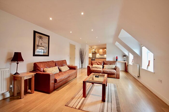 2 Bedroom Flat To Rent In Fluin Lane, Delamere House, WA6