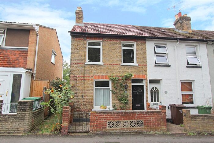2 Bedroom End Of Terrace House For Sale In Clarence Road, Sutton, SM1