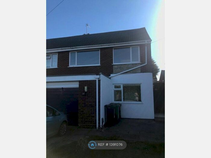 3 Bedroom Semi-Detached House To Rent In Baynton Road, Willenhall, WV12