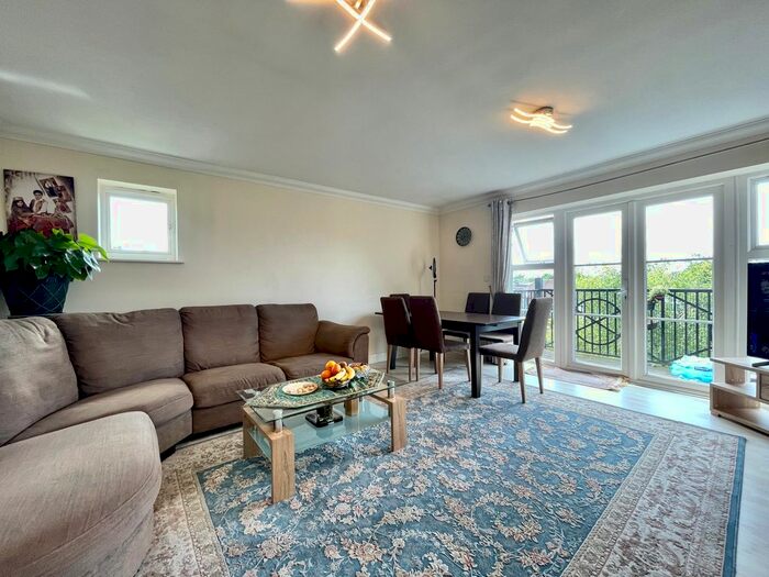 2 Bedroom Flat To Rent In Cranbourne Court, Briar Close, East Finchley, N2