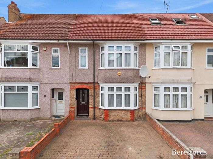 3 Bedroom Terraced House For Sale In Pettley Gardens, Romford, RM7