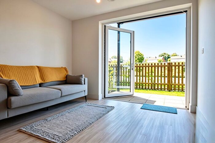 2 Bedroom Flat To Rent In Isca Gardens, Exeter, EX4