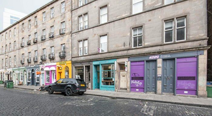 3 Bedroom Flat To Rent In Lt – West Nicolson Street, Edinburgh, EH8