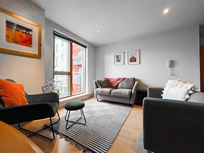 2 Bedroom Flat To Rent In Cromwell Court, Brewery Wharf, Leeds, LS10