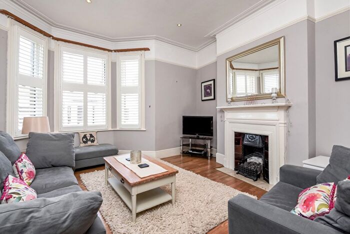 2 Bedroom Flat To Rent In Mowll Street, Oval, London, SW9