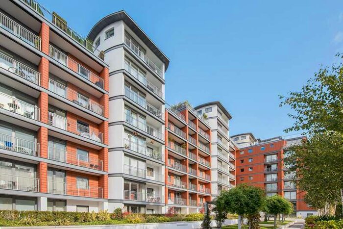 2 Bedroom Flat To Rent In Holland Gardens, Kew Bridge, TW8
