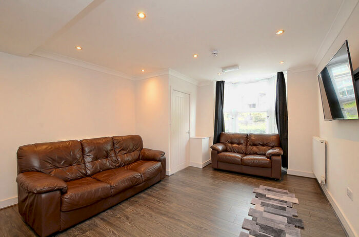 6 Bedroom Terraced House To Rent In Cherry Street - Student House, S2