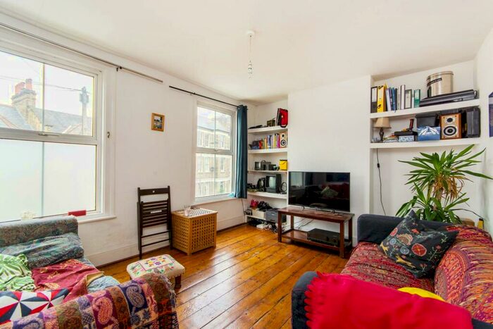 2 Bedroom End Of Terrace House To Rent In Bellenden Road, Peckham, London, SE15