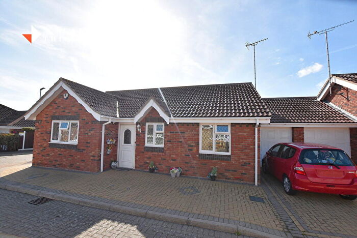 2 Bedroom Detached Bungalow For Sale In Rose Crescent, Clacton-on-sea, CO15