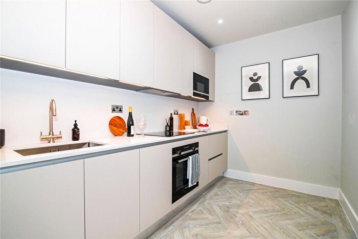 1 Bedroom Flat For Sale In Sandycombe Road, Richmond, TW9