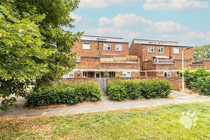 2 Bedroom Maisonette For Sale In Mariskals, Pitsea, SS13