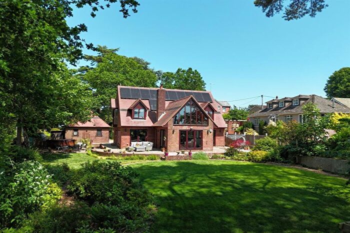5 Bedroom Detached House For Sale In Corfe Mullen, BH21