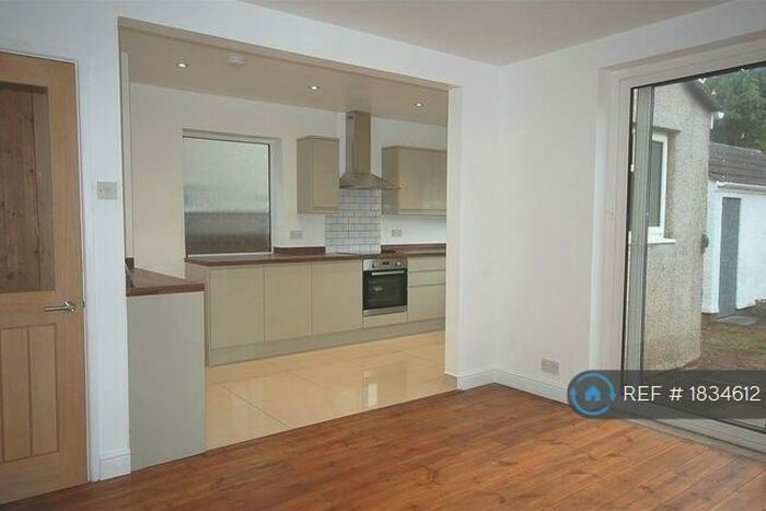 3 Bedroom Semi-Detached House To Rent In Bibury Crescent, Hanham, Bristol, BS15