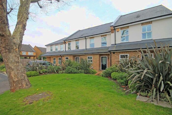 4 Bedroom Property To Rent In Woodbine Close, Twickenham, TW2