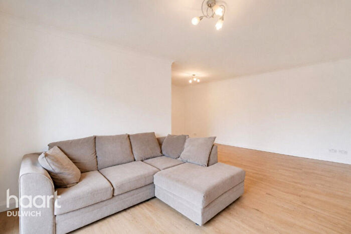 2 Bedroom Apartment To Rent In Overhill Road, London, SE22